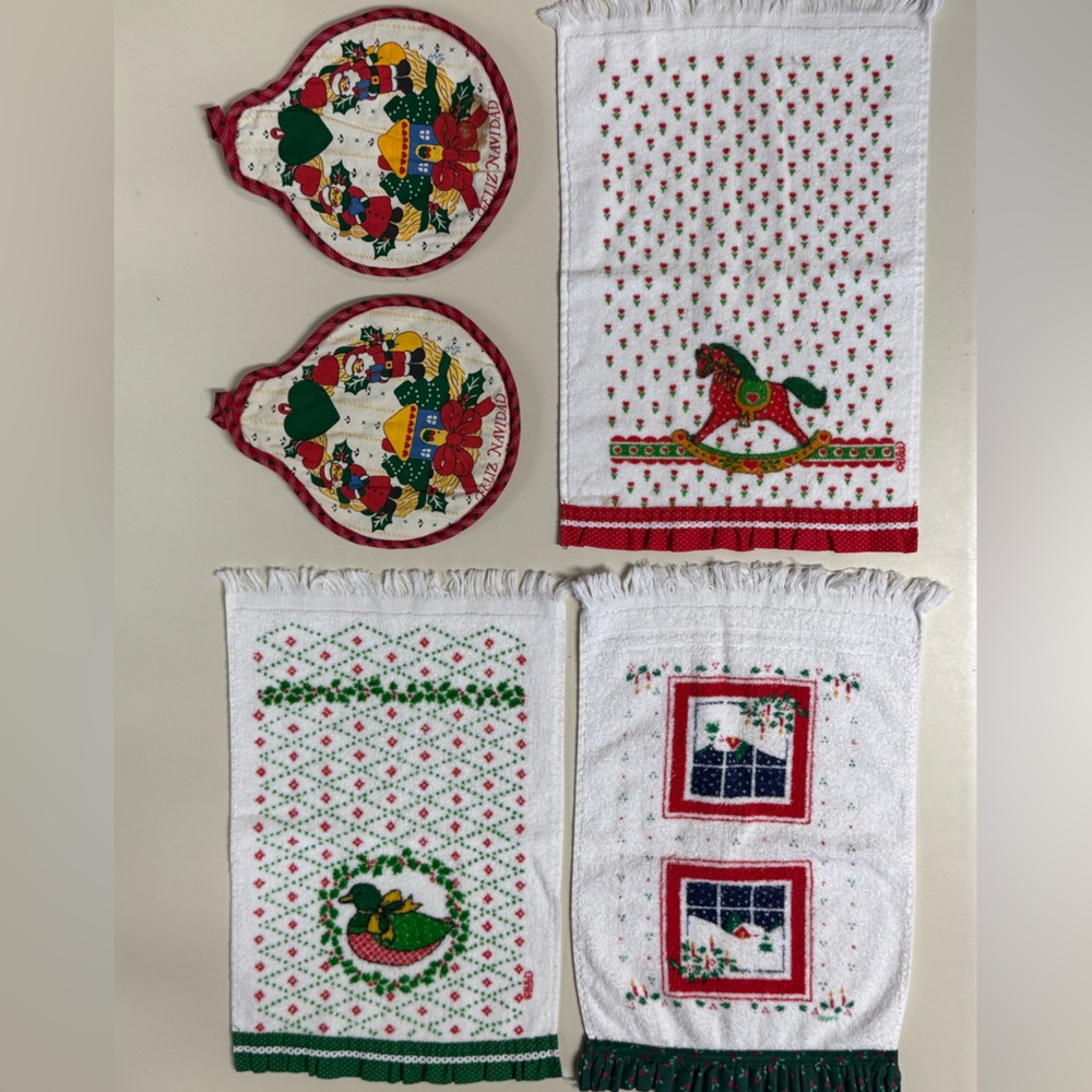 VTG Festive Holiday CHRISTMAS Kitchen Towel AND Potholder BUNDLE